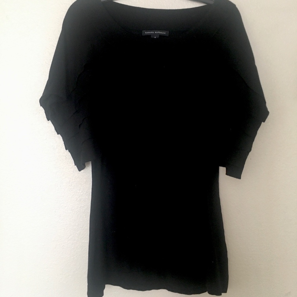Banana Republic light black sweater/top. Size s